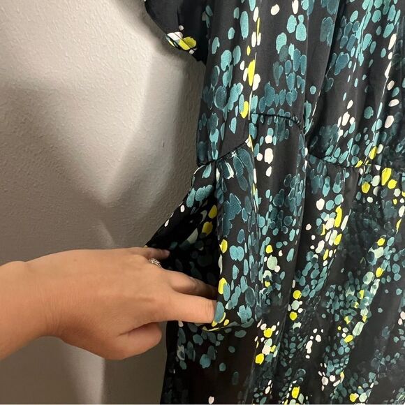 Torrid Midi Bubble Charm Flutter Sleeve Wrap Dress Print Black Size 3 3X - Picture 7 of 10